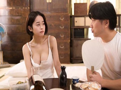 Mainkan permainan dewasa dengan sahabat masa kecil Anda